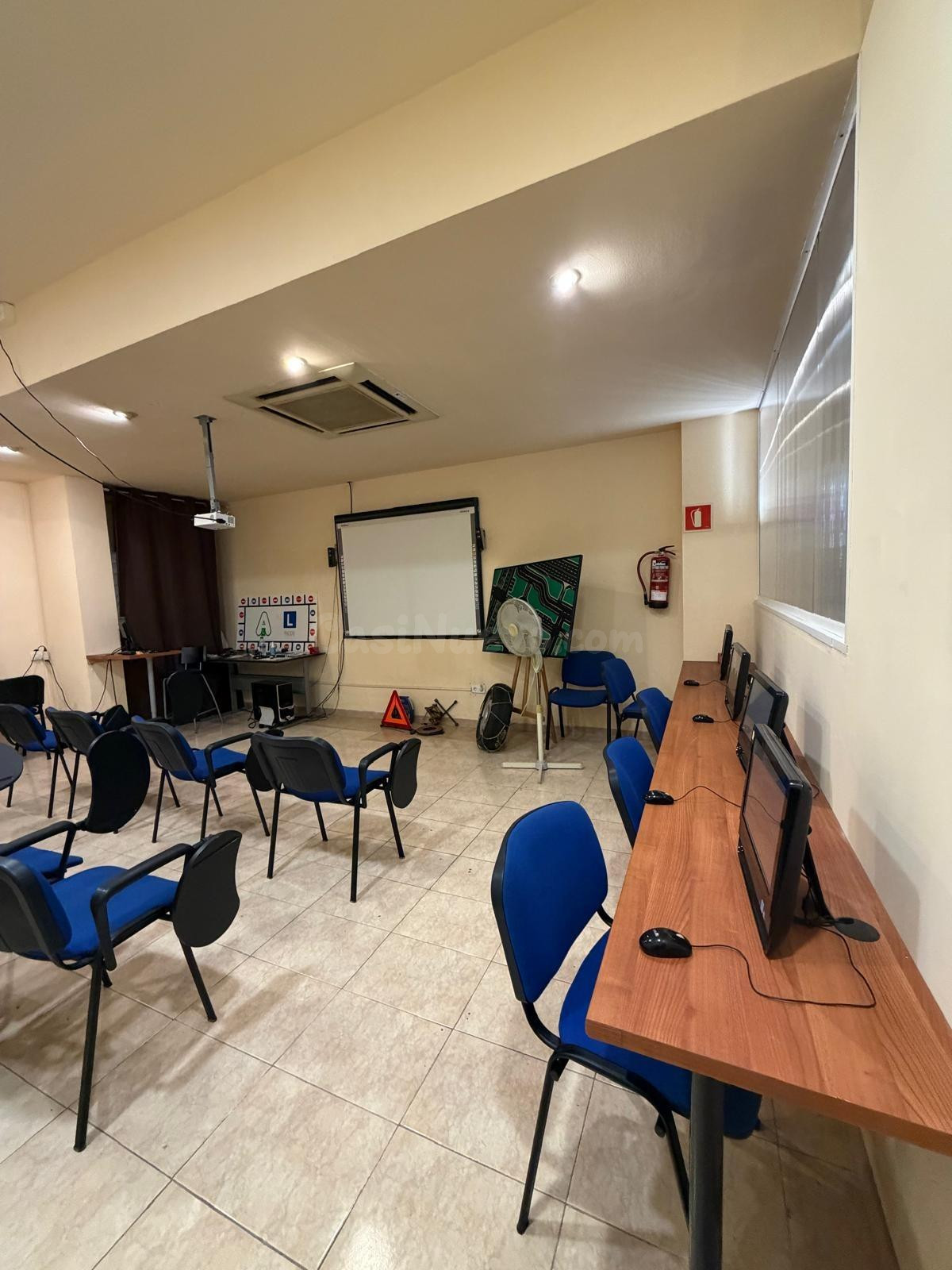 Traspaso de AUTOESCUELA en pleno funcionamiento con licencia - foto 3