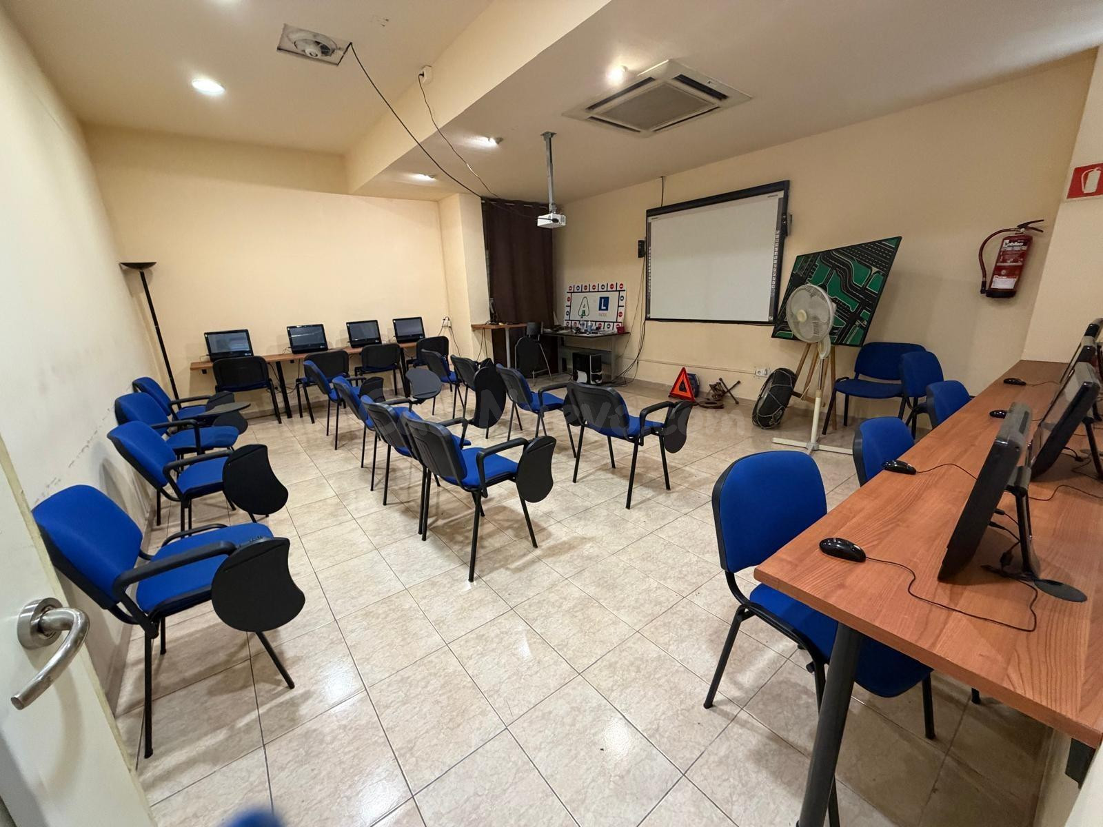 Traspaso de AUTOESCUELA en pleno funcionamiento con licencia - foto 5