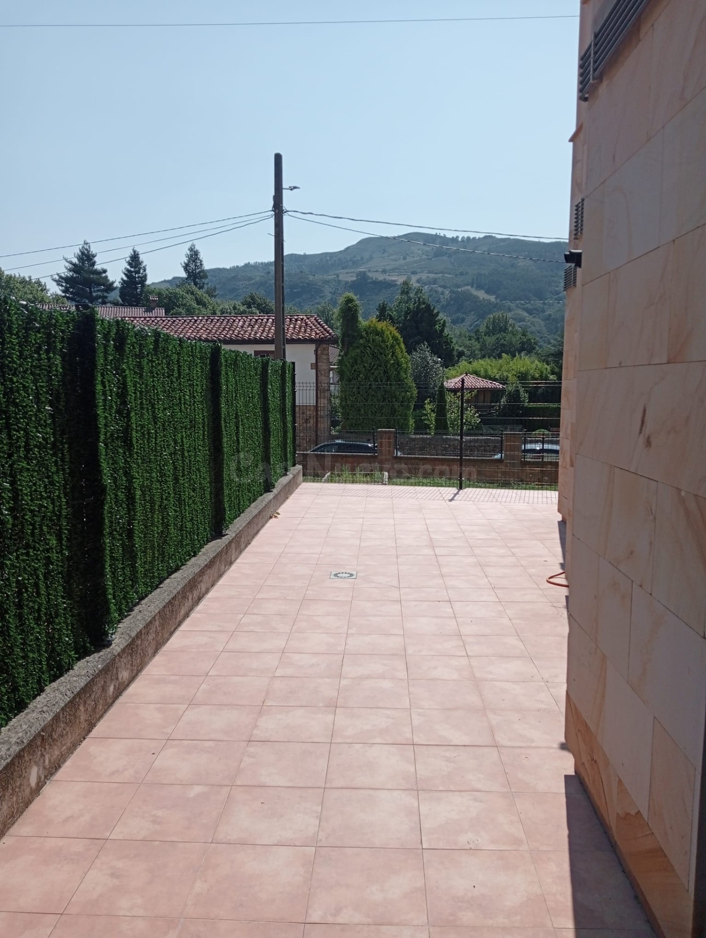 BAJO CON JARDIN - foto 4