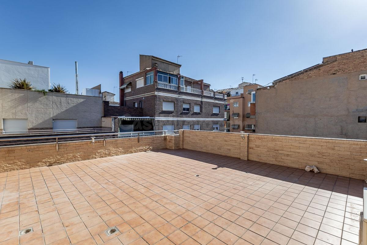 Ático dúplex junto Alhamar con 2 garajes y 2 trasteros