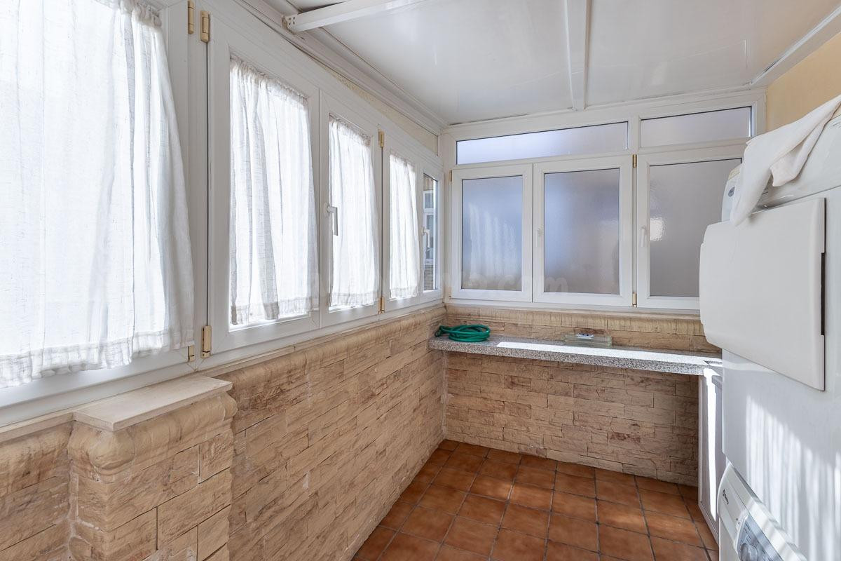 Ático dúplex junto Alhamar con 2 garajes y 2 trasteros - foto 22