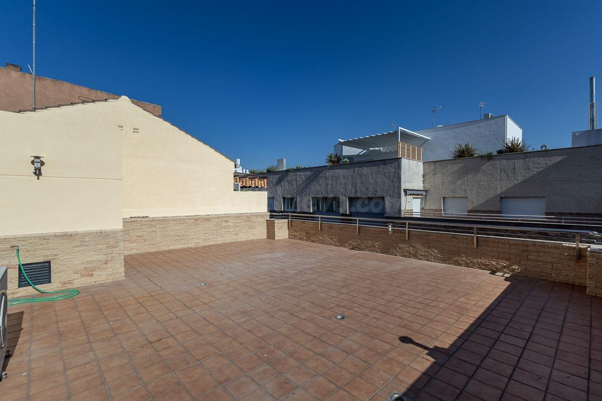 Ático dúplex junto Alhamar con 2 garajes y 2 trasteros - foto 23
