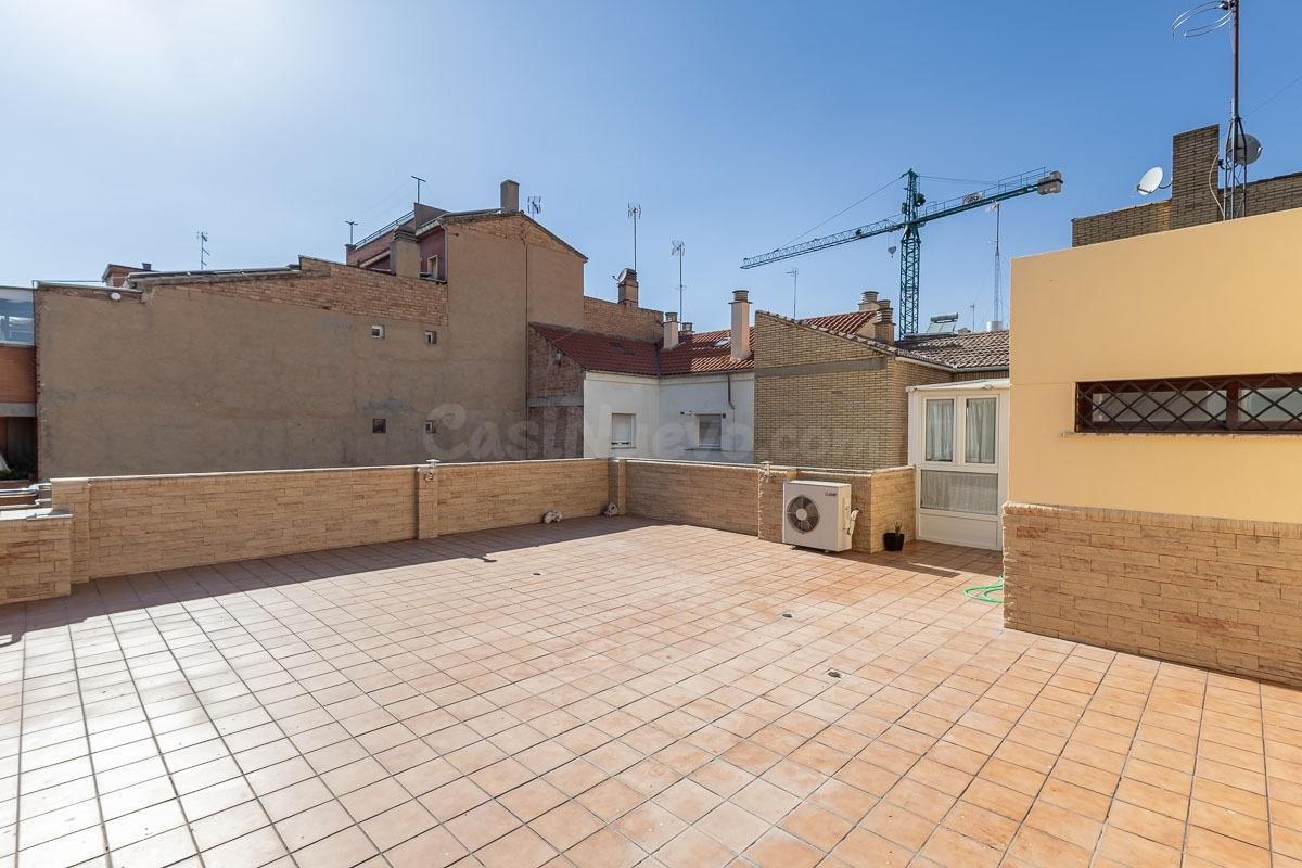 Ático dúplex junto Alhamar con 2 garajes y 2 trasteros - foto 25