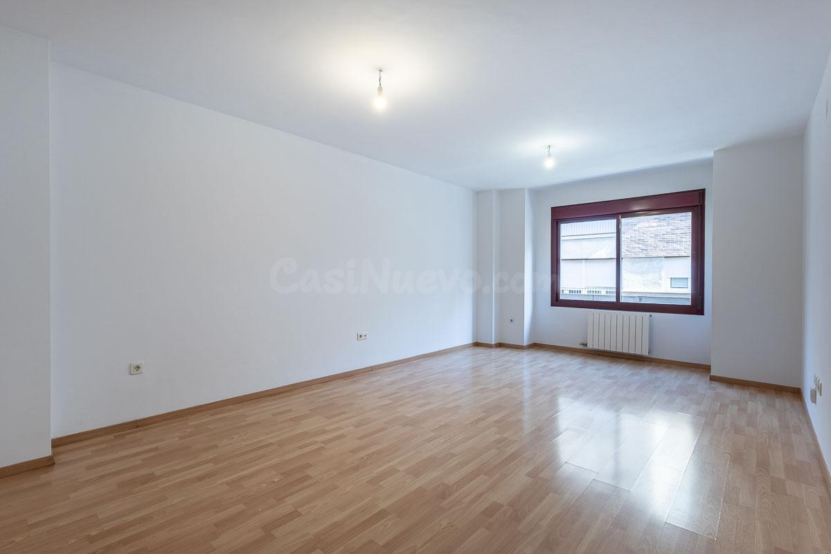 Ático dúplex junto Alhamar con 2 garajes y 2 trasteros - foto 4