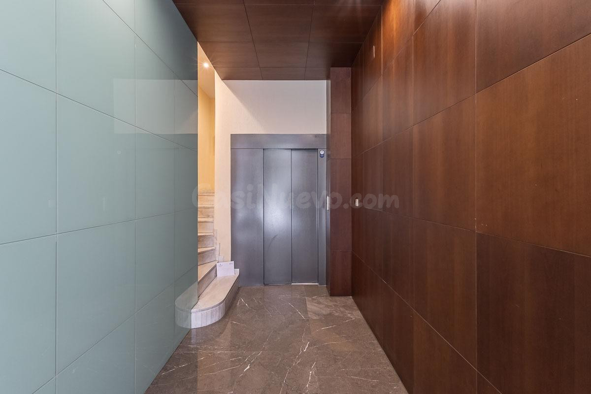 Ático dúplex junto Alhamar con 2 garajes y 2 trasteros - foto 31