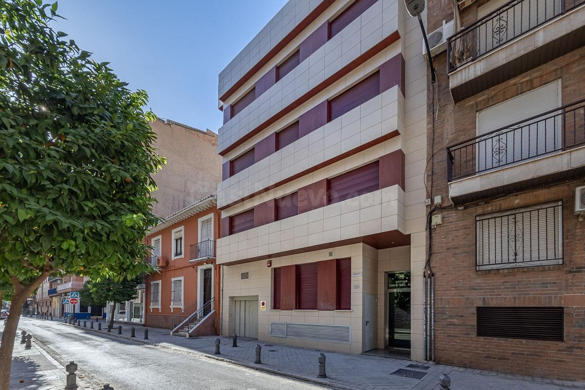 Ático dúplex junto Alhamar con 2 garajes y 2 trasteros - foto 32