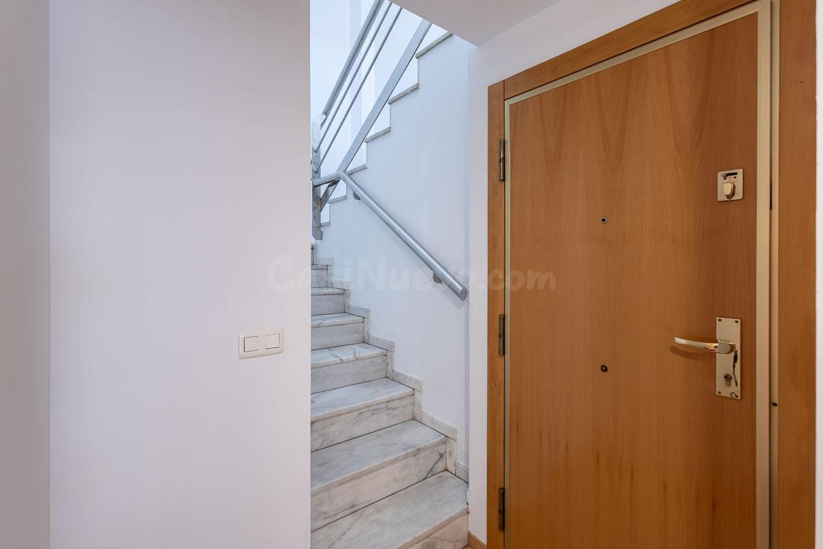 Ático dúplex junto Alhamar con 2 garajes y 2 trasteros - foto 9