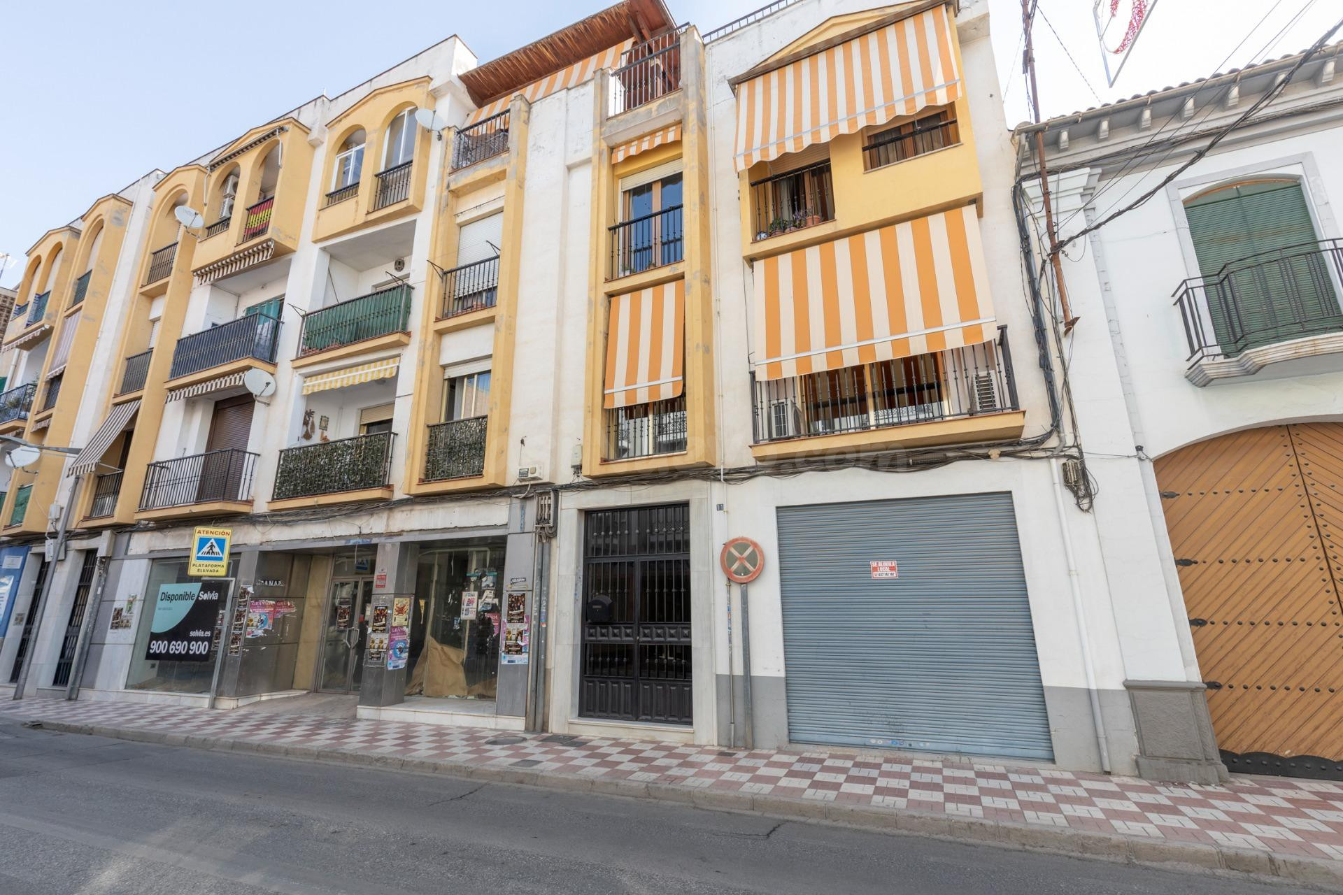 Amplio y luminoso piso de 3 dormitorios listo para entrar a vivir junto al metro de Albolote