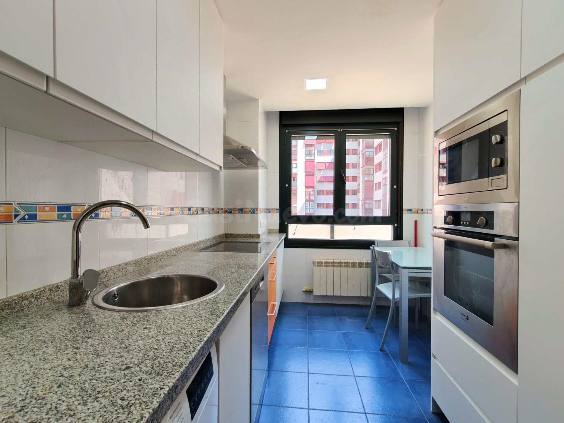 DOS dormitorios DOS baños con muebles en el centro de Villa  - foto 5