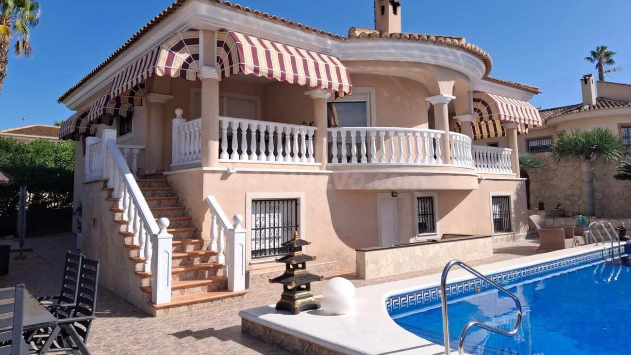 Villa 4 habitaciones 175m² en venta - Pueblo 5