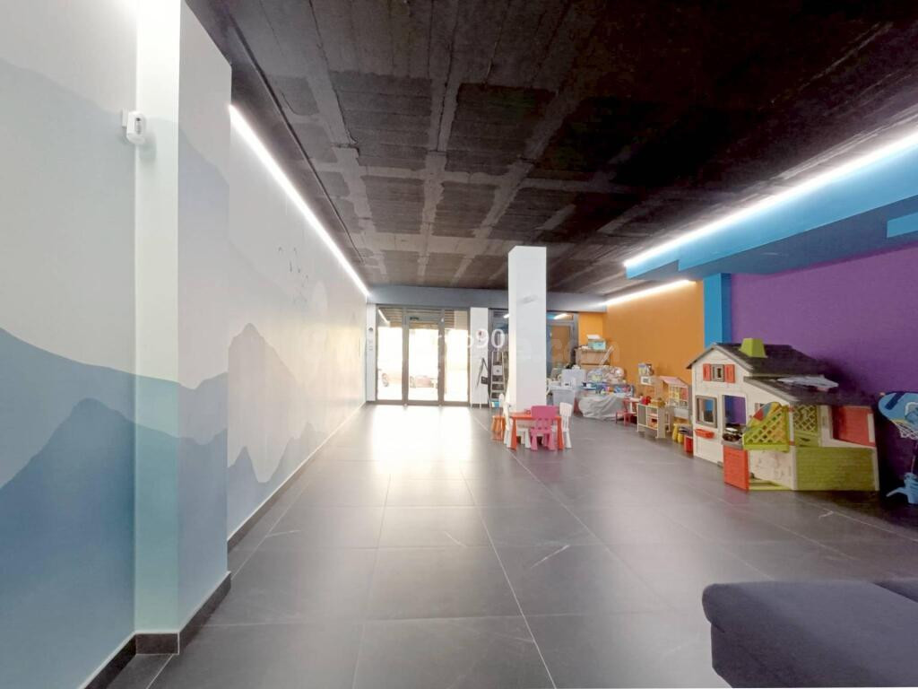 ¡El local de tus sueños te espera en Cappont! - foto 3