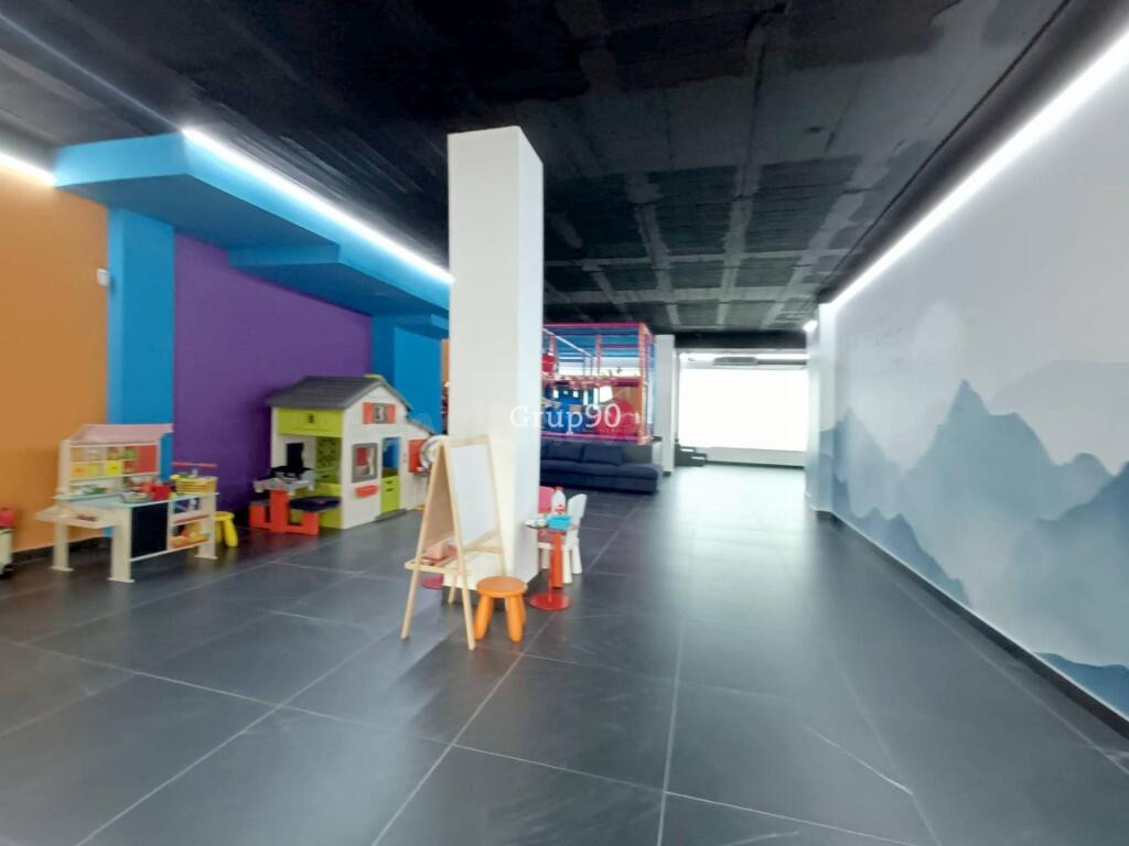 ¡El local de tus sueños te espera en Cappont! - foto 6