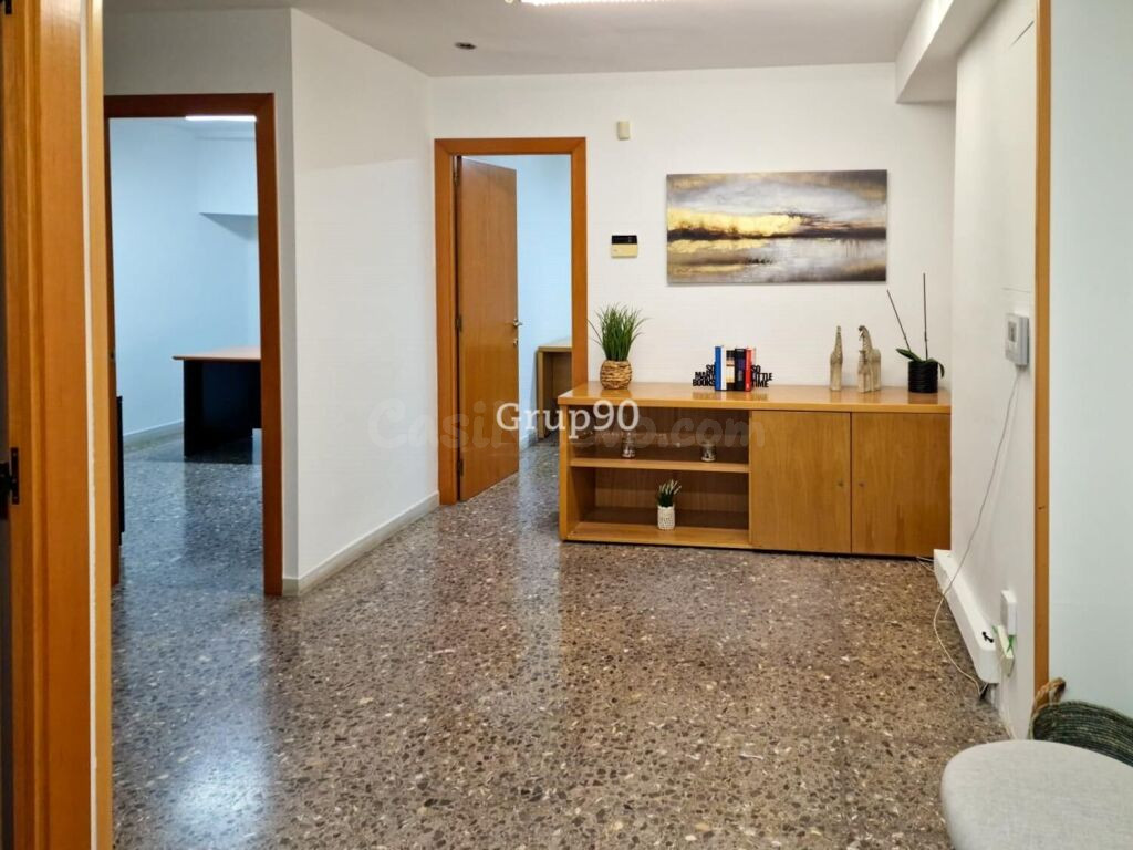 ¡Oportunidad de Inversión! Oficina en Venta con Rentabilidad - foto 4