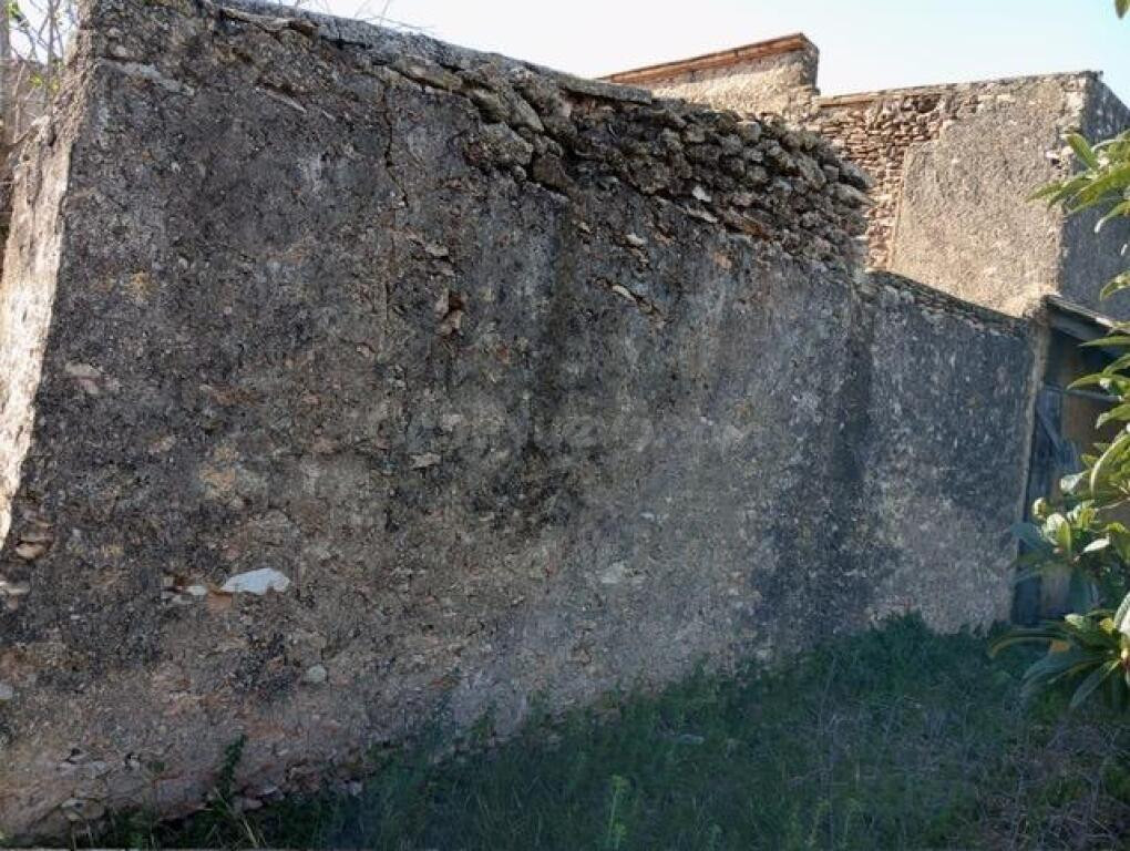 Encantador terreno con agua y luz de 1,2 ha - foto 2