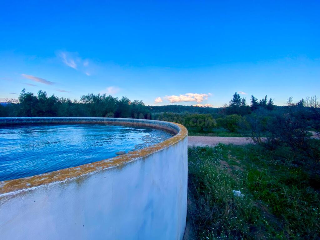 Encantador terreno con agua y luz de 1,2 ha - foto 3