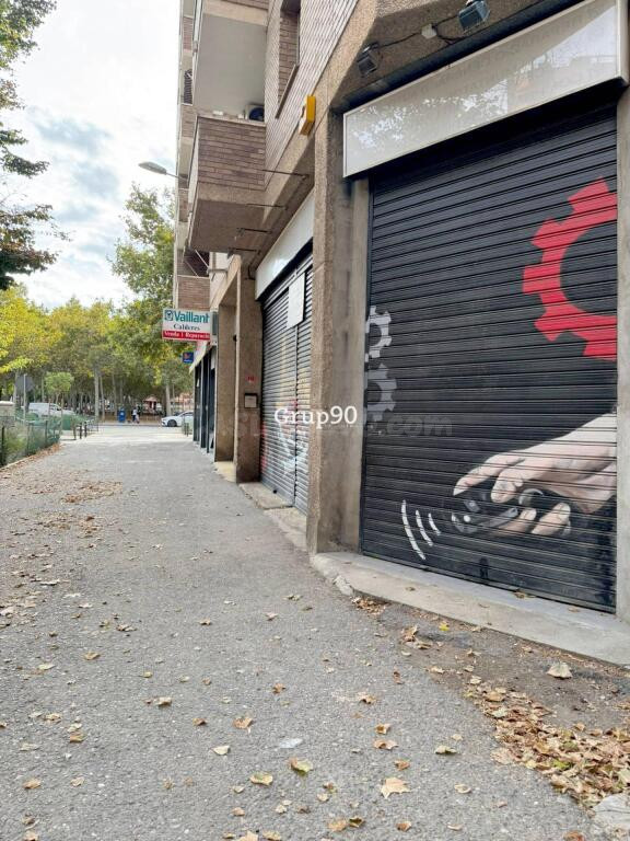AMPLIO LOCAL COMERCIAL A PIE DE CALLE EN DRA CASTELLS - foto 14