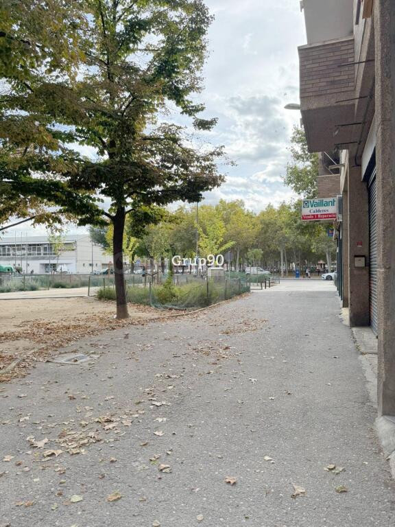 AMPLIO LOCAL COMERCIAL A PIE DE CALLE EN DRA CASTELLS - foto 16