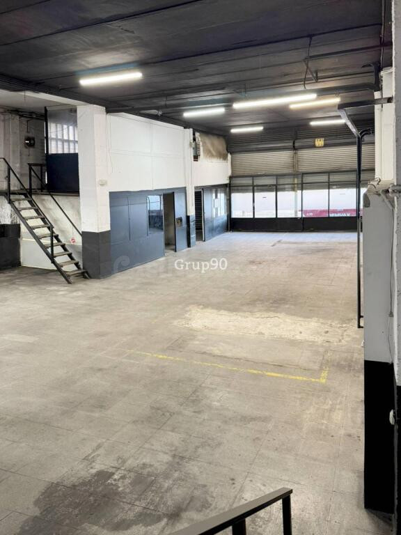 AMPLIO LOCAL COMERCIAL A PIE DE CALLE EN DRA CASTELLS - foto 3