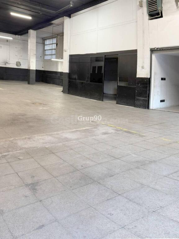 AMPLIO LOCAL COMERCIAL A PIE DE CALLE EN DRA CASTELLS - foto 5