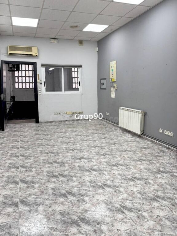 AMPLIO LOCAL COMERCIAL A PIE DE CALLE EN DRA CASTELLS - foto 6