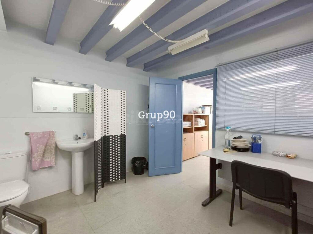 Local comercial a pie de calle de 240m2 en Zona Instituts - foto 18