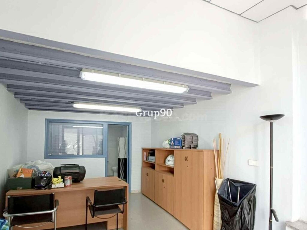Local comercial a pie de calle de 240m2 en Zona Instituts - foto 7