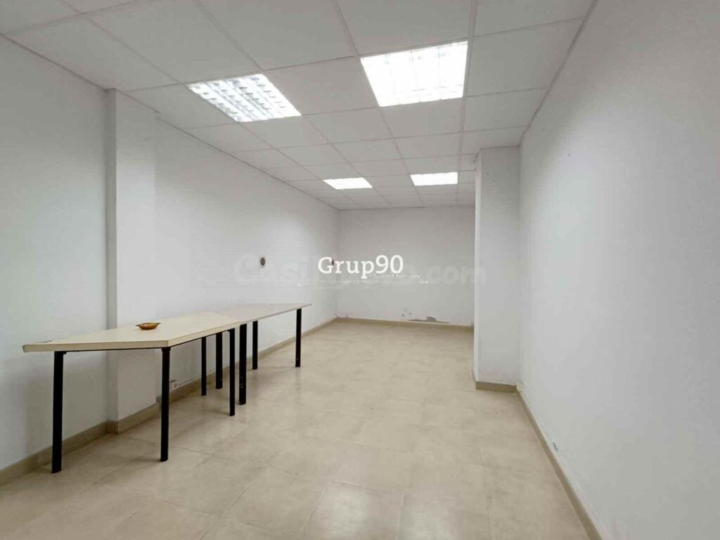 Local comercial a pie de calle de 240m2 en Zona Instituts - foto 8