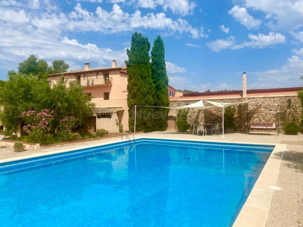 Exclusiva finca con masía, hotel, bodegas y 83 ha de terreno - foto 4