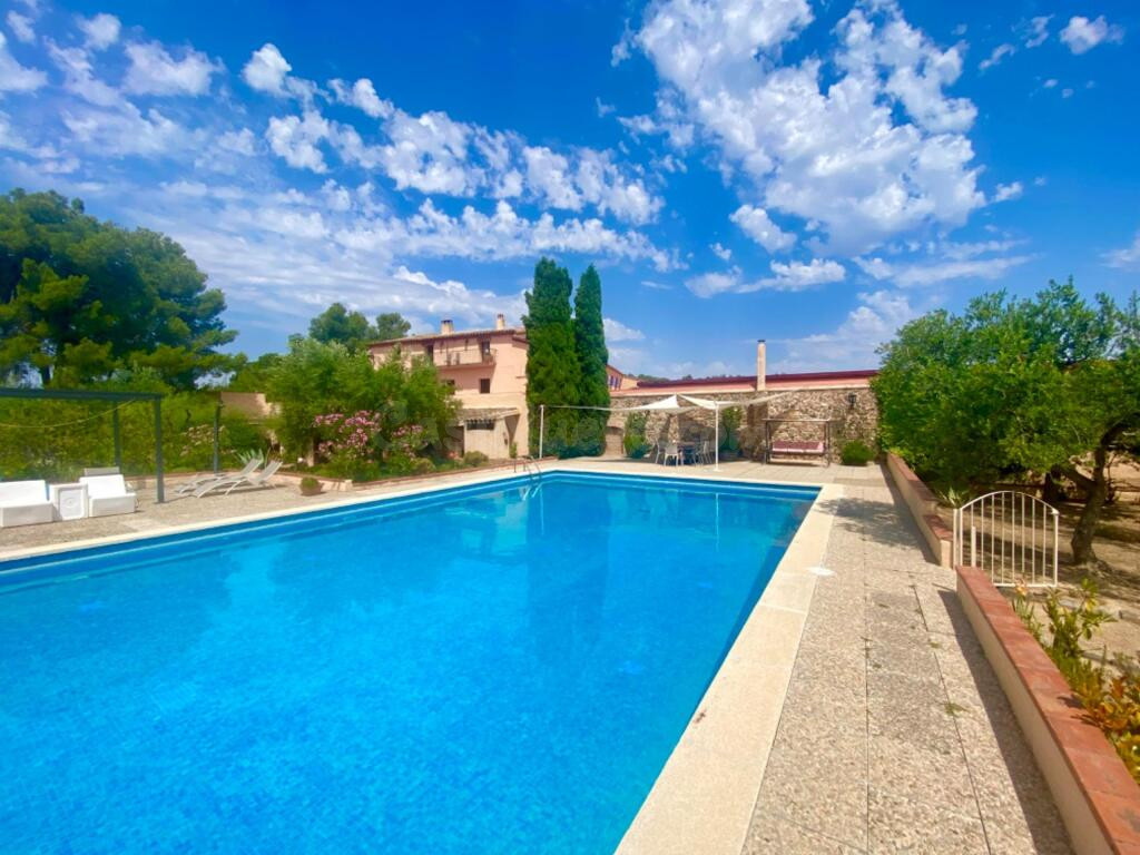 Exclusiva finca con masía, hotel, bodegas y 83 ha de terreno - foto 5