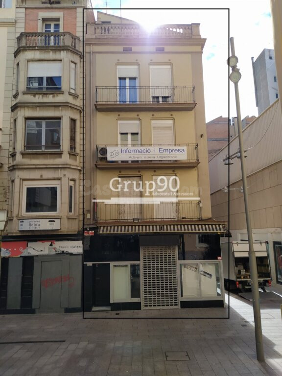 ATENCIÓN INVERSORES!! EDIFICIO EN EL  EIX COMERCIAL - foto 2