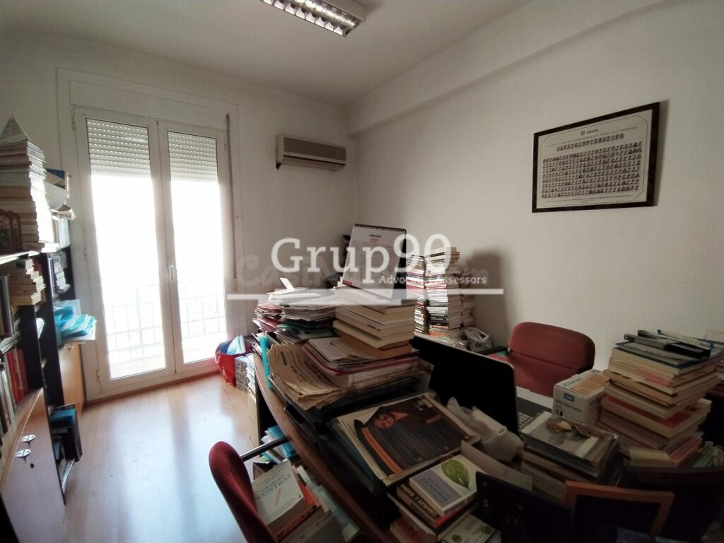 ATENCIÓN INVERSORES!! EDIFICIO EN EL  EIX COMERCIAL - foto 12