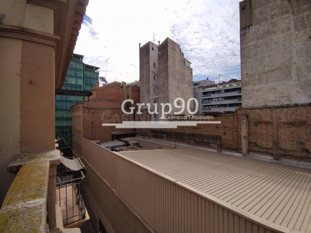 ATENCIÓN INVERSORES!! EDIFICIO EN EL  EIX COMERCIAL - foto 16