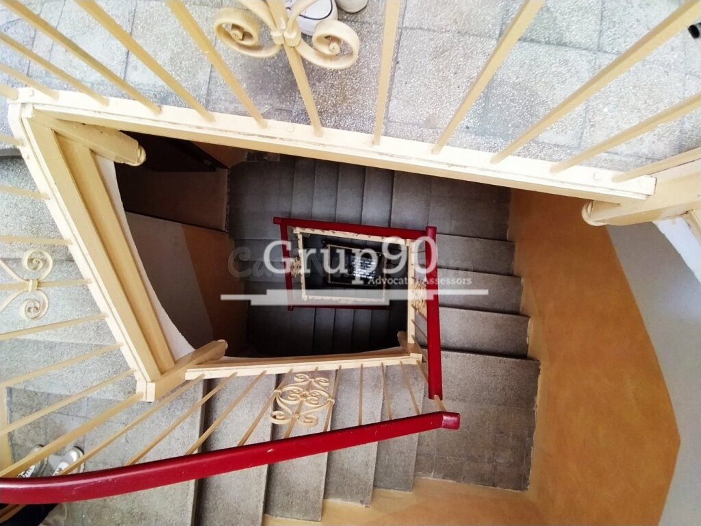 ATENCIÓN INVERSORES!! EDIFICIO EN EL  EIX COMERCIAL - foto 6