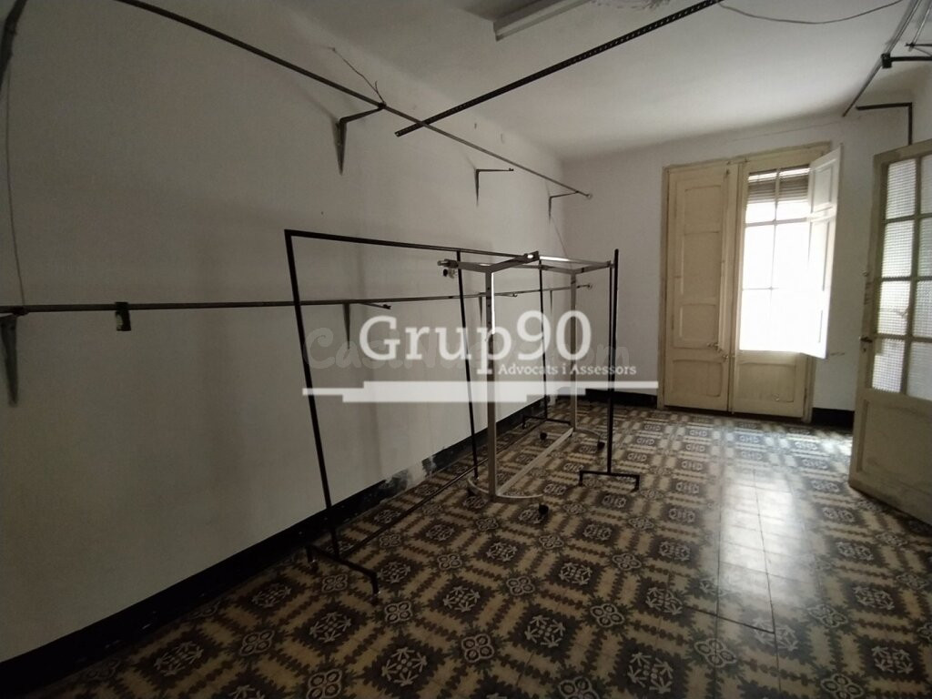 ATENCIÓN INVERSORES!! EDIFICIO EN EL  EIX COMERCIAL - foto 10