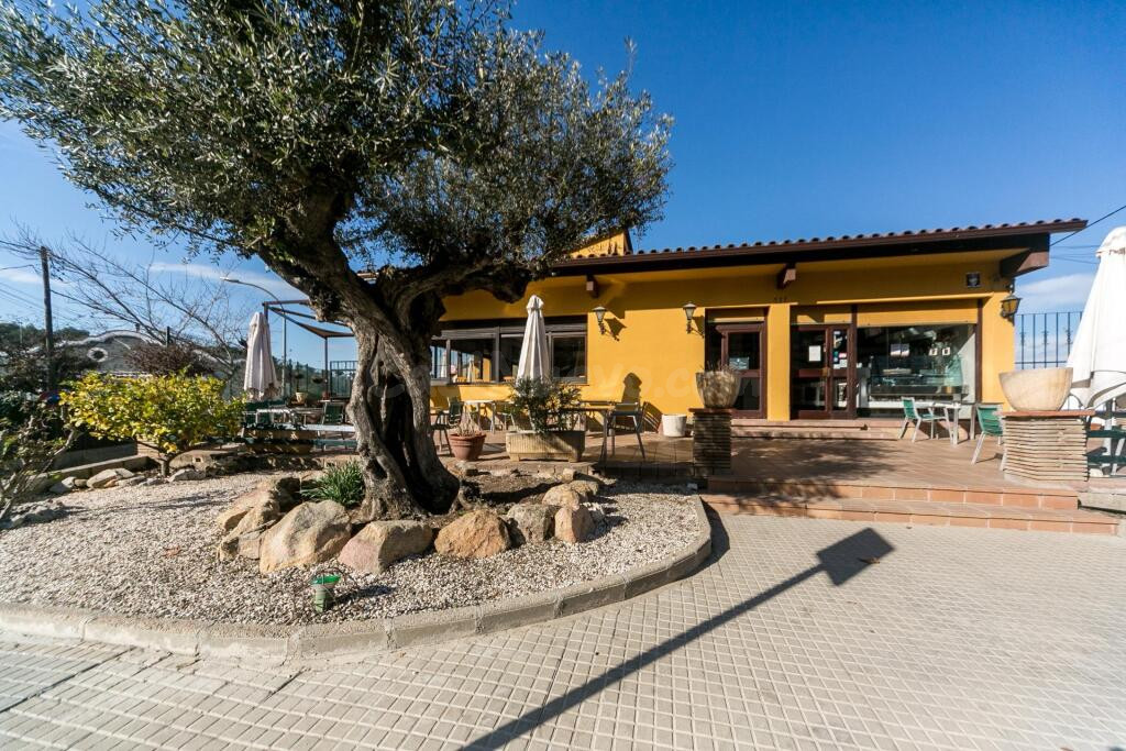 Restaurante con casa en preciosa ubicación de Cerdanyola