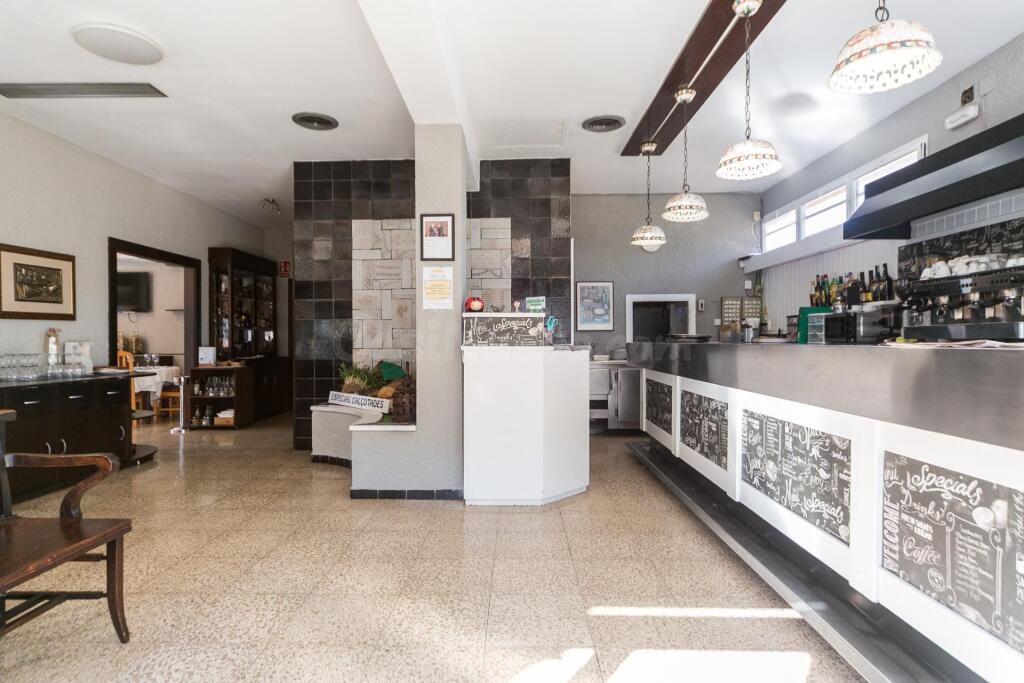 Restaurante con casa en preciosa ubicación de Cerdanyola - foto 5