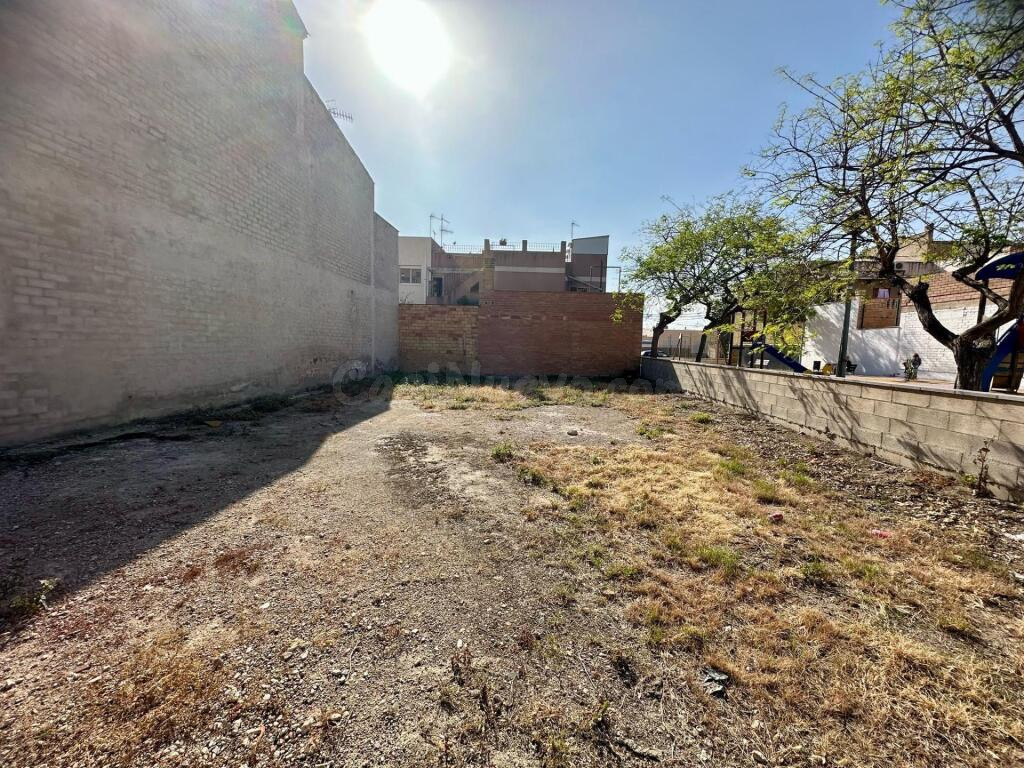 Parcela céntrica en la Cava para construcción de casa - foto 2