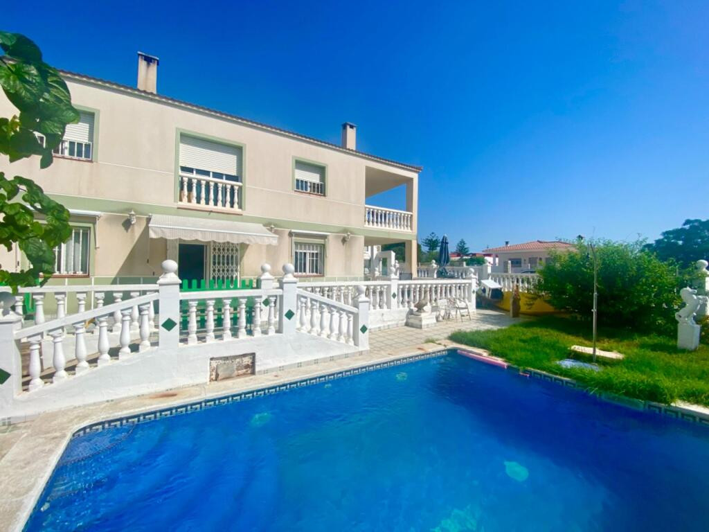 Fantástica casa para dos familas a 50m del mar