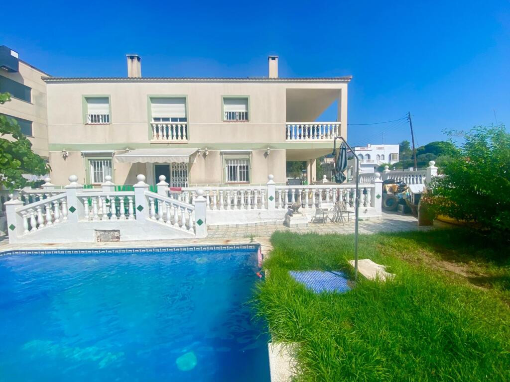 Fantástica casa para dos familas a 50m del mar - foto 3