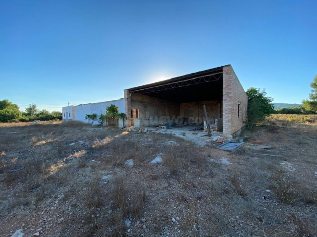 Fantástica finca a 1,5 km del mar en l'Ampolla