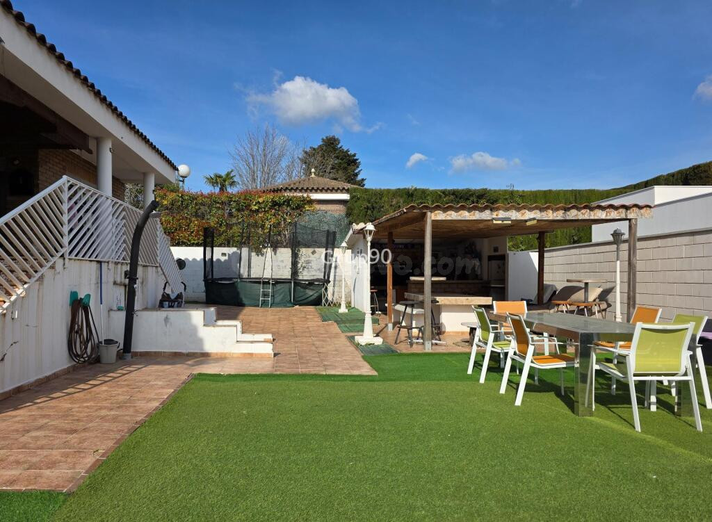 Chalet Independiente en Alpicat: Espacio, Privacidad y Zona  - foto 3