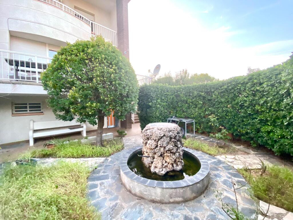 Exclusiva casa a tres vientos con jardín en Santa Bárbara - foto 3