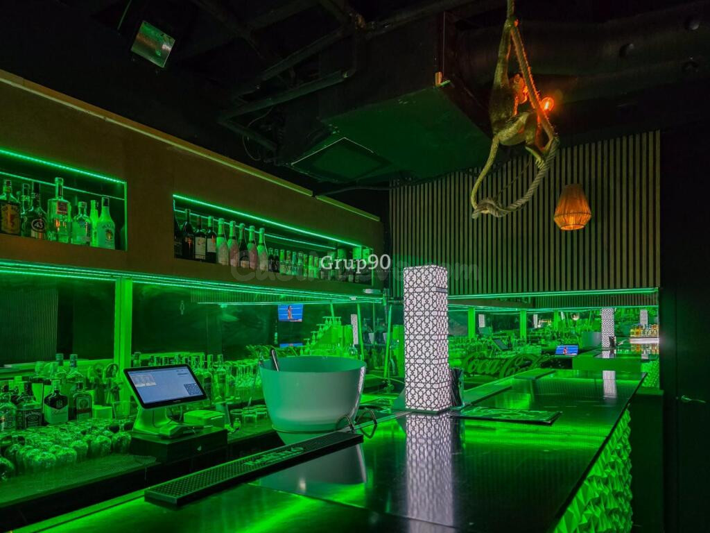 ? ¡OPORTUNIDAD DE TRASPASO EN LLEIDA! BAR MUSICAL CON POSIBI - foto 5