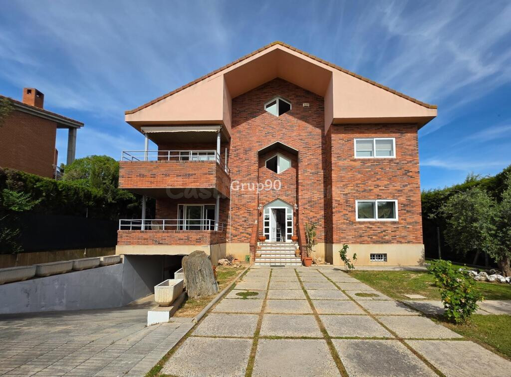 ? Chalet exclusivo en Lleida – Espacio, privacidad y ubicaci - foto 2