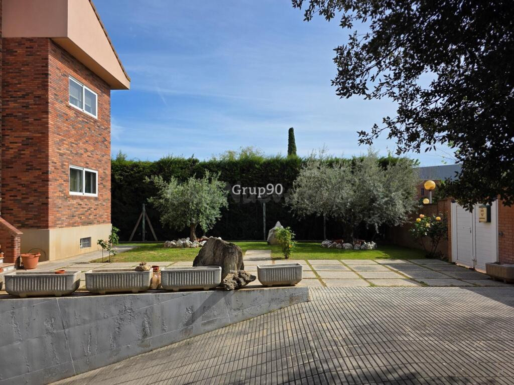 ? Chalet exclusivo en Lleida – Espacio, privacidad y ubicaci - foto 3