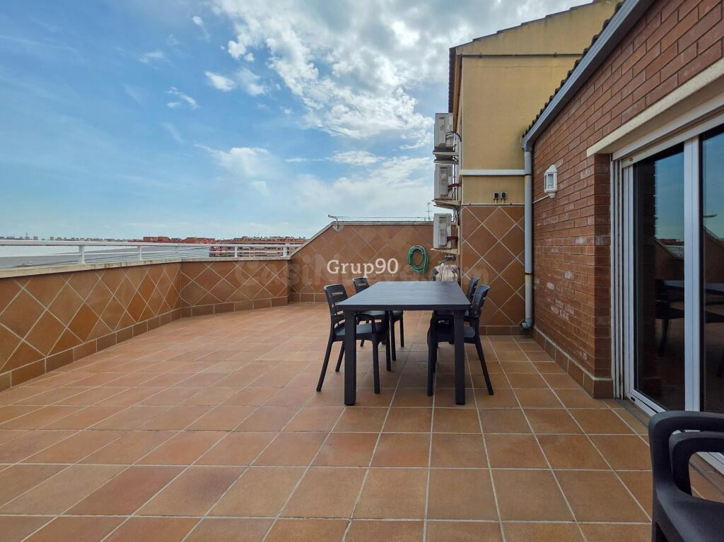 Espectacular Ático Dúplex de 130 m2 con Gran Terraza y Máxim - foto 2
