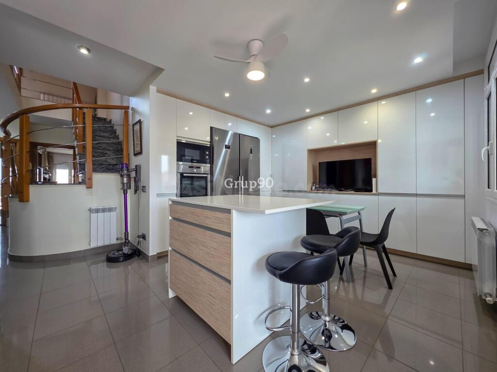 Espectacular Ático Dúplex de 130 m2 con Gran Terraza y Máxim - foto 13