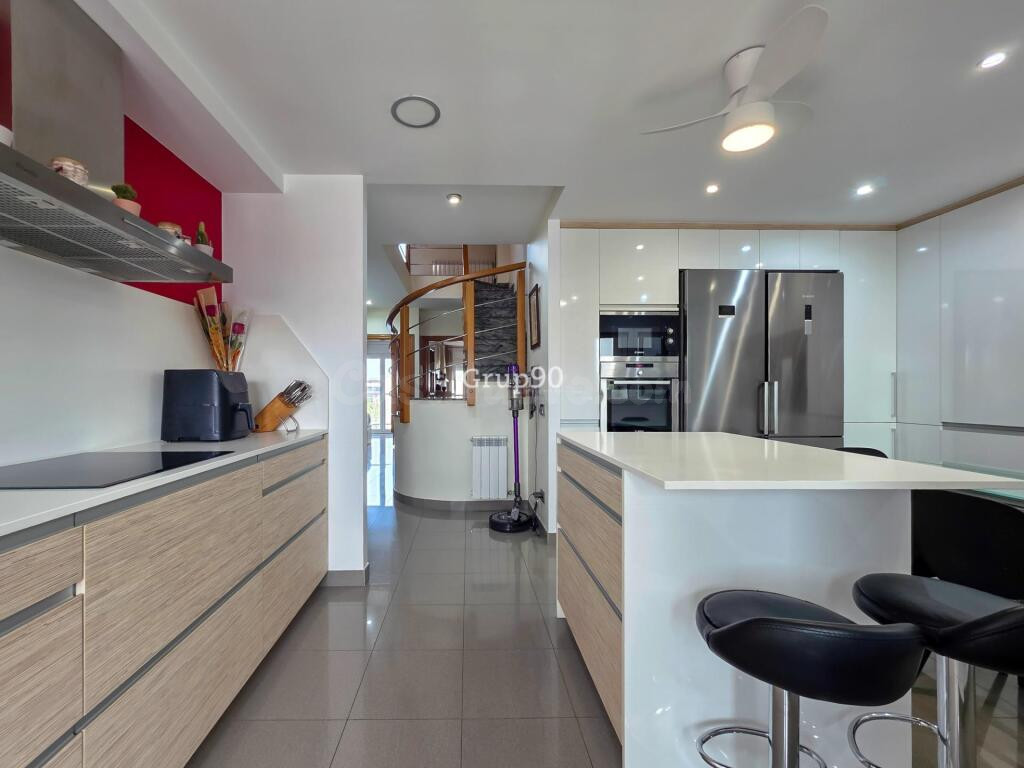 Espectacular Ático Dúplex de 130 m2 con Gran Terraza y Máxim - foto 4
