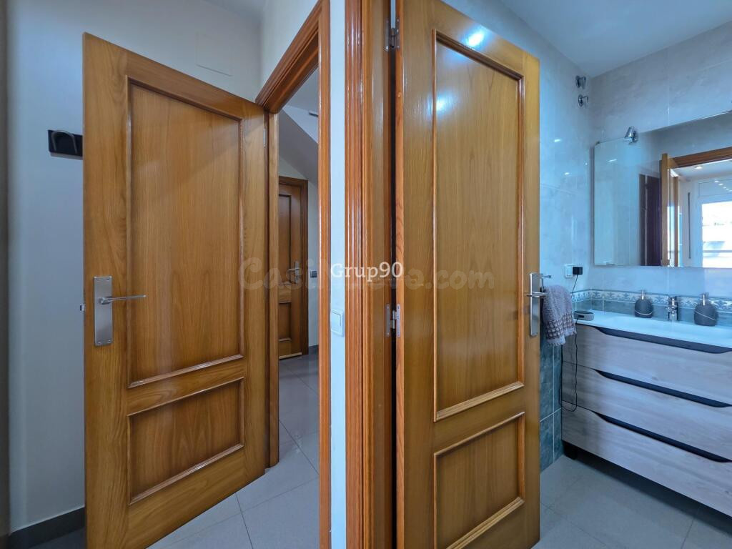 Espectacular Ático Dúplex de 130 m2 con Gran Terraza y Máxim - foto 39