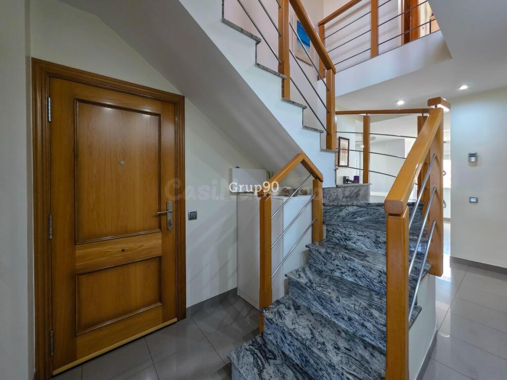 Espectacular Ático Dúplex de 130 m2 con Gran Terraza y Máxim - foto 9